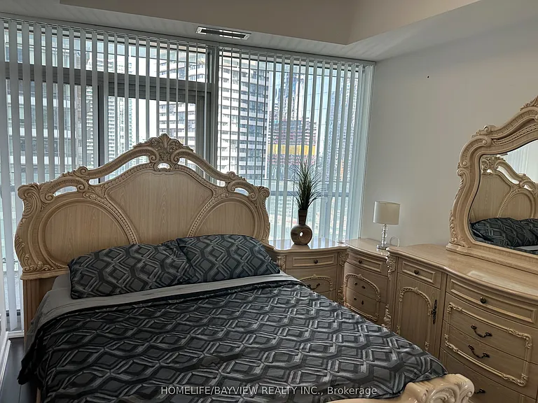 14 York St #2701 — Photo 10