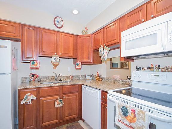 3rd image of 2800 N Powers Dr APT 5