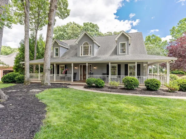 210 E Cranberry Ln, Greenville, SC 29615