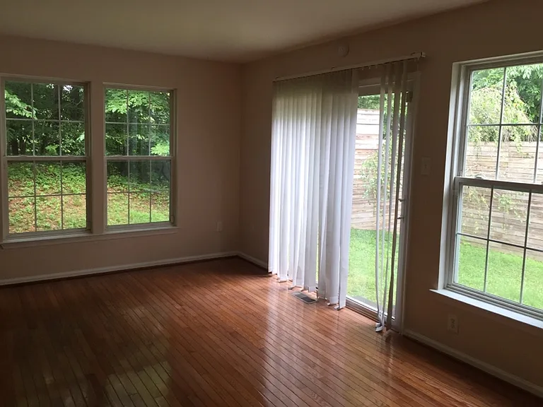 8701 Rochelle Dr — Photo 4