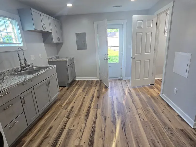 767 N Belleview Pl — Photo 5