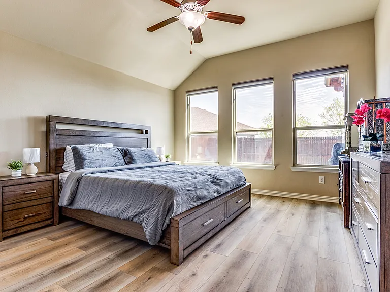 307 Eden Dr — Photo 4