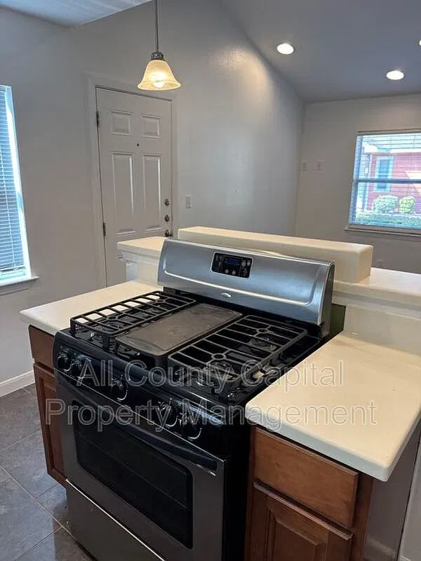1 bed, 1.0 bath, 480 sqft, $1,495 — Photo 2