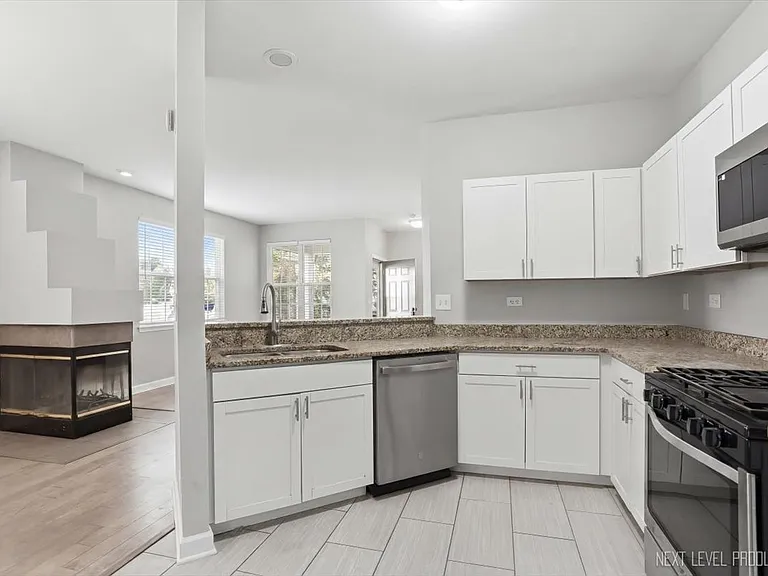 3044 Waters Edge Cir — Photo 6