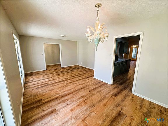 5th image of 111 Yorkshire Ln
