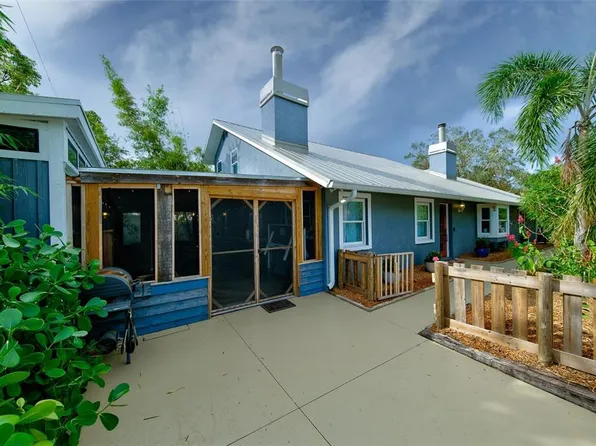 2690 Temple St, Sarasota, FL 34239