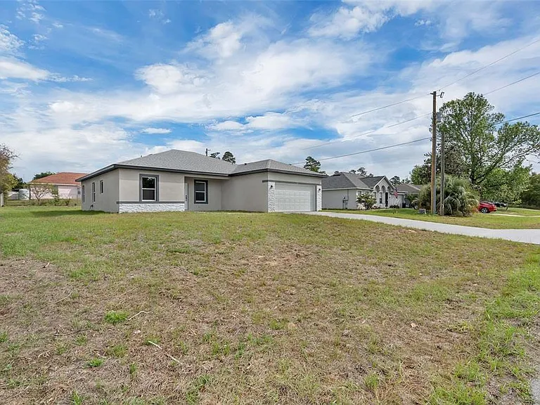 2211 SW 153rd Pl — Photo 42