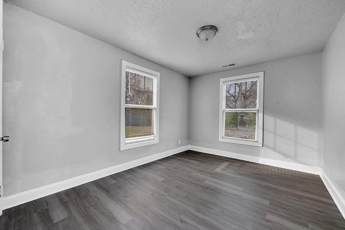 Unit Photo - 1257 16th Pl SW