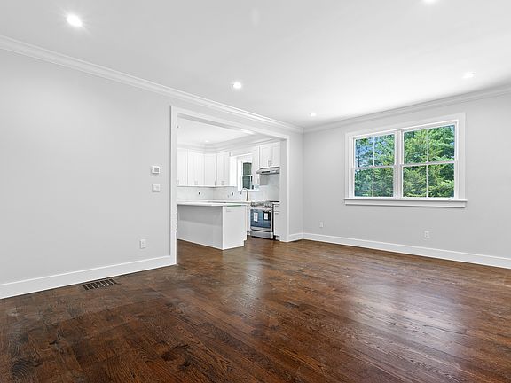 5th image of 35 Old Bedford Rd #B