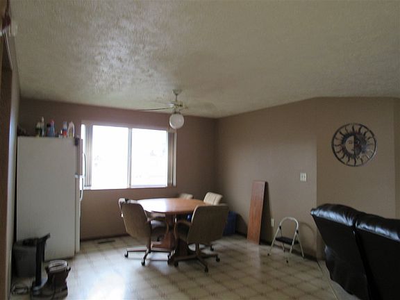4th image of 520 E Lake St