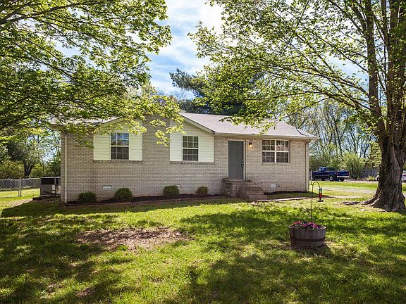 2nd image of 2841 Sunnyview Dr