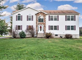 1519 Eagles View Ct, Stroudsburg, PA 18360