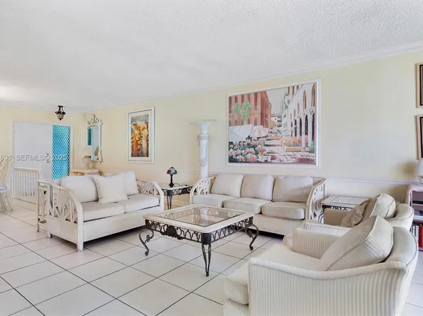 1700 NE 191st St APT 110, Miami, FL 33179