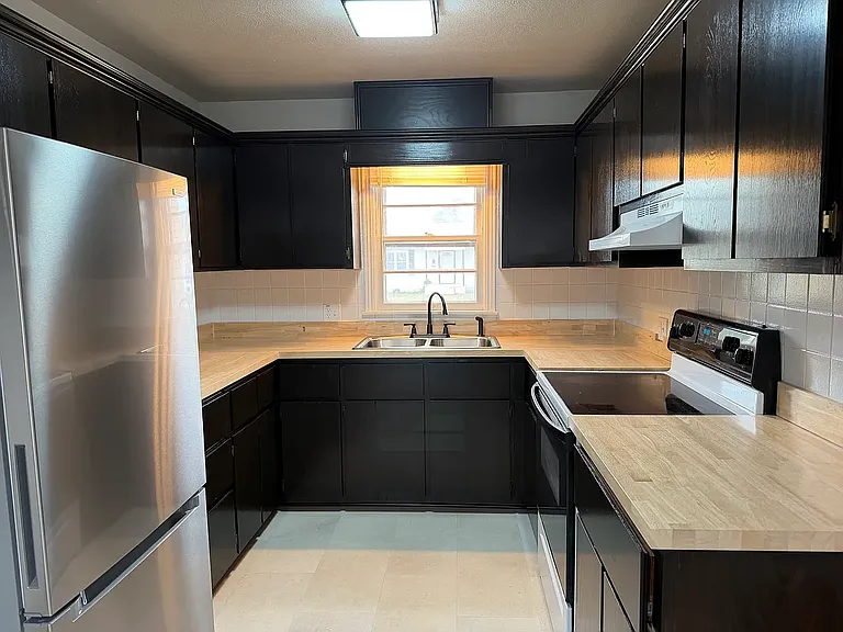 1038 E Walnut St — Photo 9