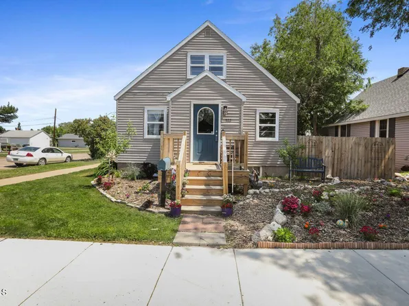 922 6th Ave W, Williston, ND 58801