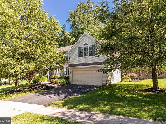 2nd image of 828 Windridge Ln