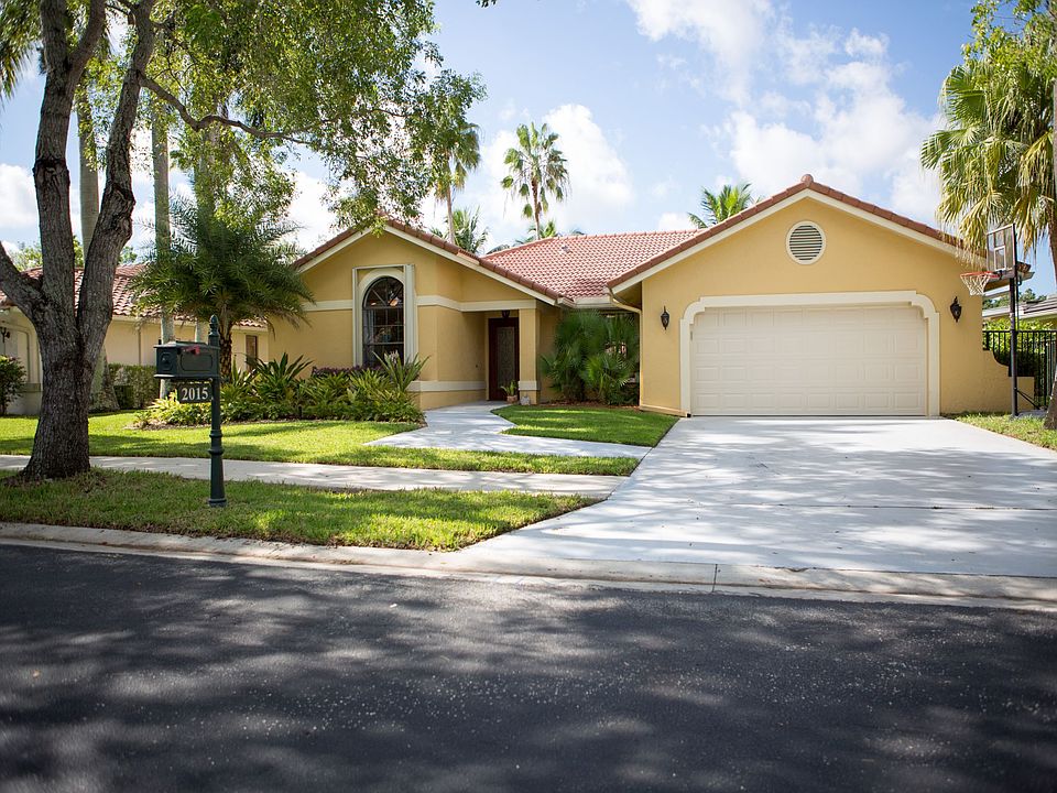 1st image of 2015 Lake Point Dr