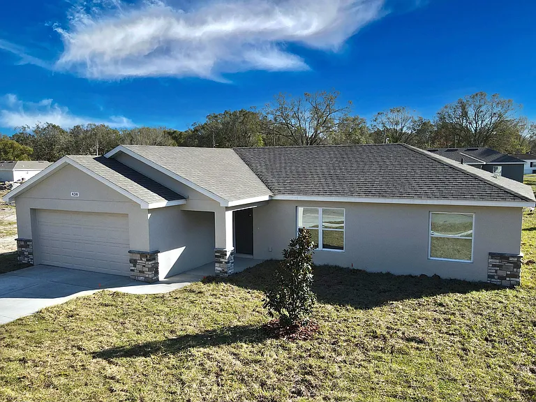 415 Petteway Dr — Photo 1