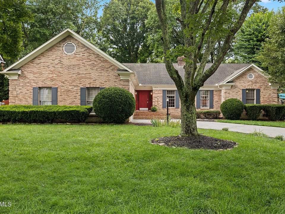 1st image of 1213 Ashgrove Pl