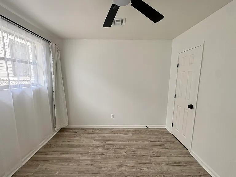 Room 1 with Closet