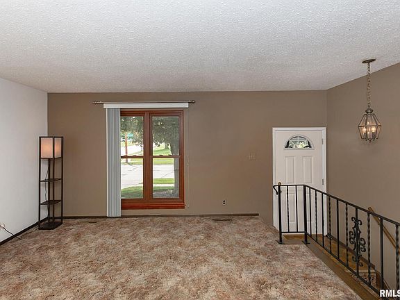2nd image of 1403 Emerald Dr