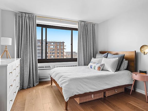 2nd image of 185 Hall St APT 1402