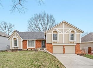10219 Caenen Dr, Lenexa, KS 66215