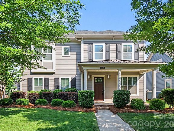 3rd image of 221 Hampton Trail Dr
