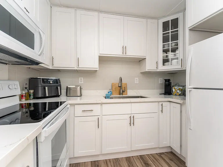430 Keoniana St #211 — Photo 3