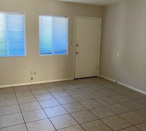 5th image of 2919 Ingelow St