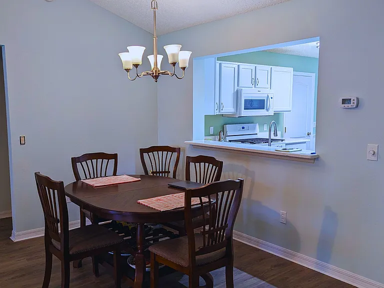 Dining area w/ Kitchen Passthru