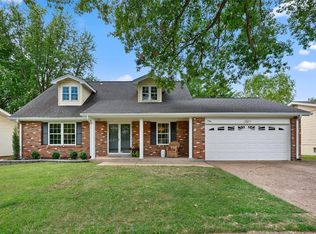 716 Reinke Rd, Ballwin, MO 63021