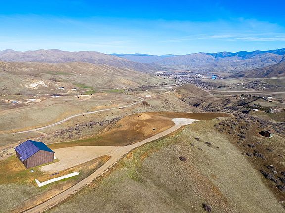 5th image of 35 Lorraine Ln