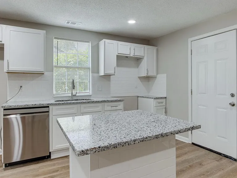 2904 Barron Ave — Photo 6