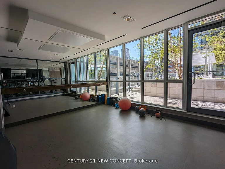 210 Simcoe St #613 — Photo 13