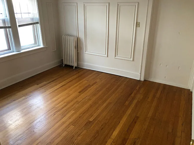 Newport Manor — Photo 34