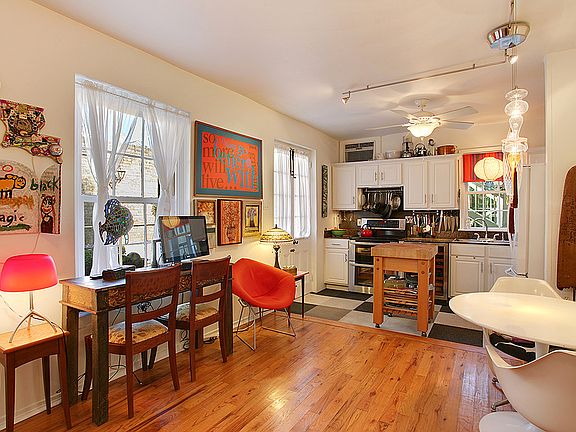 3rd image of 824 Burgundy St APT 5