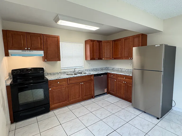 4371 Riverside Dr #D — Photo 18
