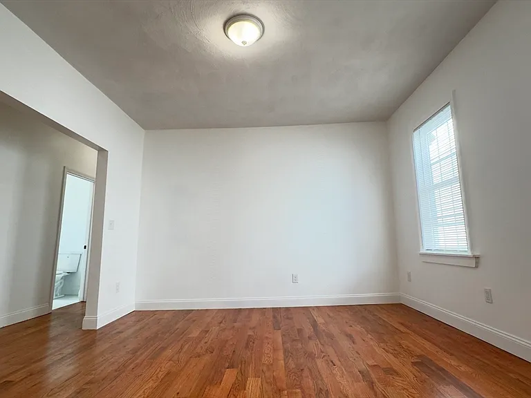 66 Franklin Ave #2 — Photo 6