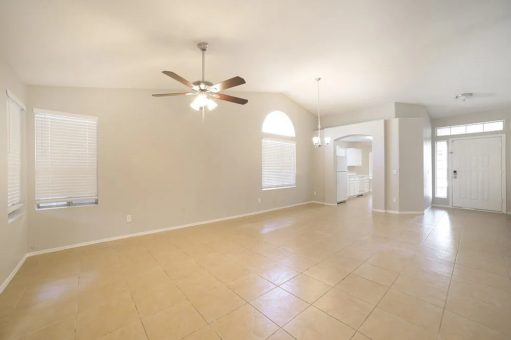 3 bed, 2.0 bath, 1420 sqft, $2,250 — Photo 3