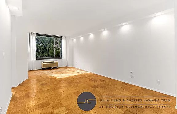 4th image of 111 W 30th St #4B
