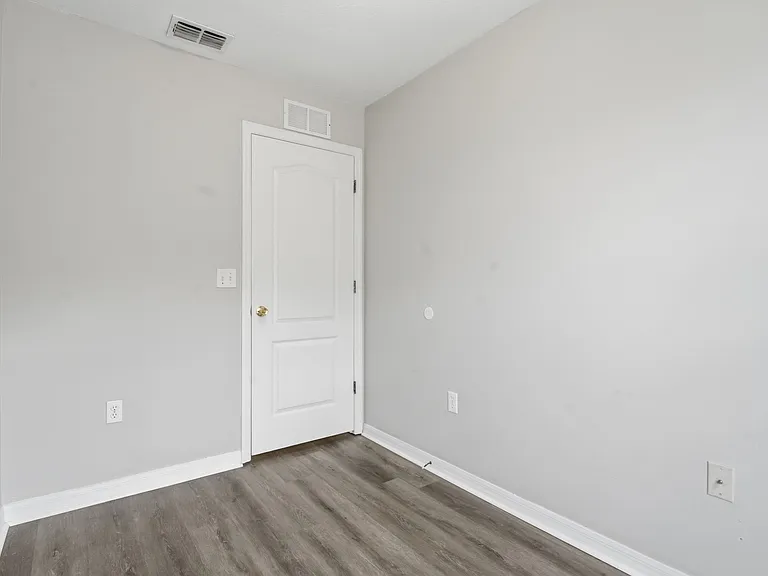 963 E Main St — Photo 25