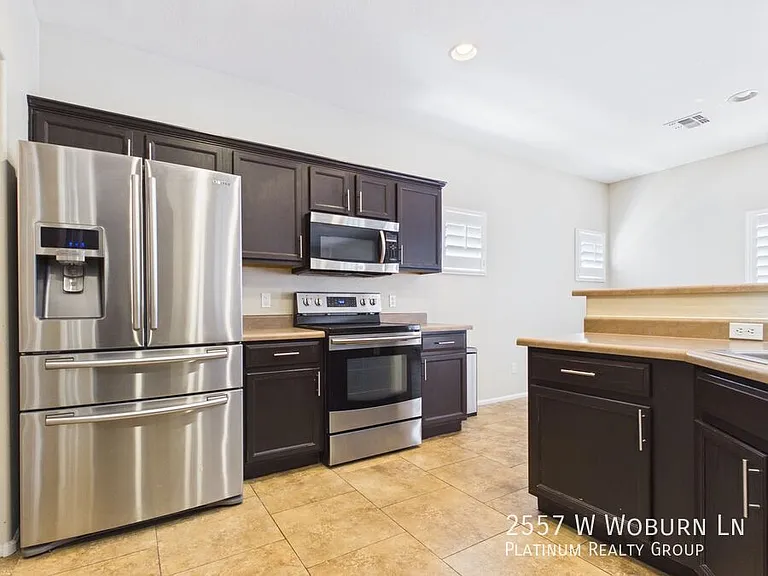 2557 W Woburn Ln — Photo 13