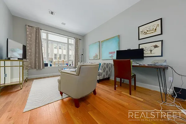 Rented by The Syper Group | media 2