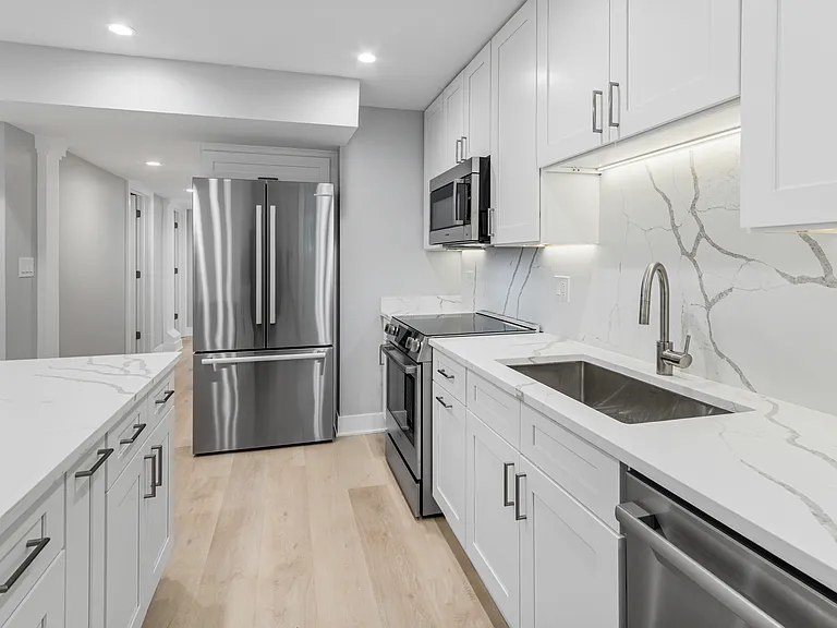 935 W Winona St #GDNN — Photo 6