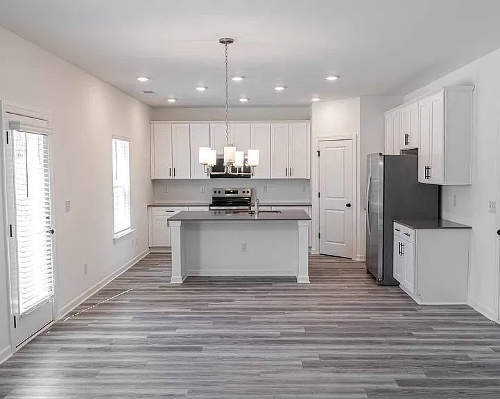 3361 Pepperpike Ct — Photo 2