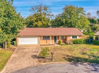 524 Brown Trail Ct, Hurst, TX 76053