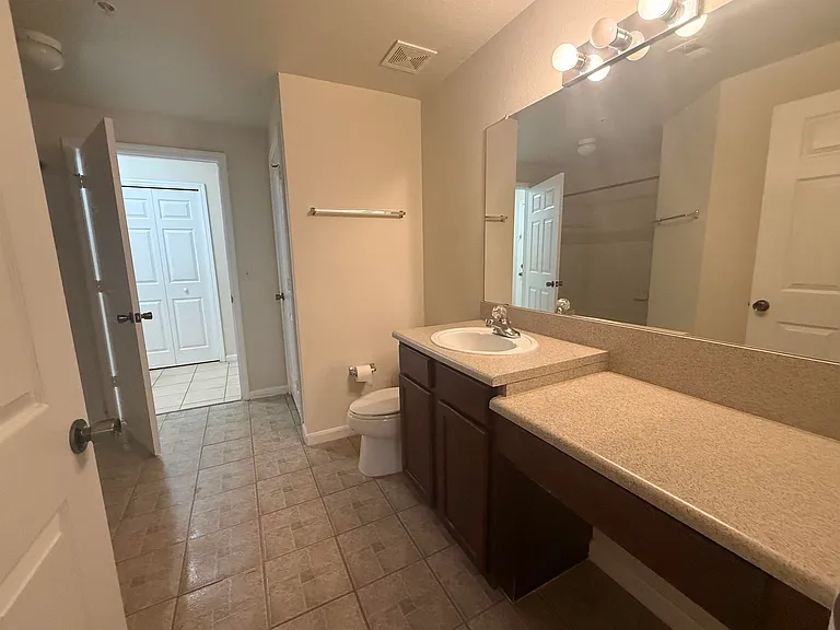 2801 Chancellorsville Dr #1326 — Photo 37