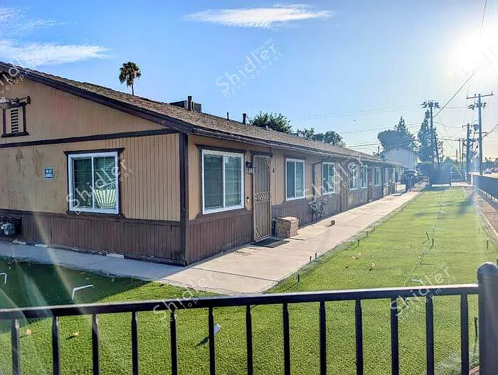 2 bed, 1.0 bath, $1,595 — Photo 2
