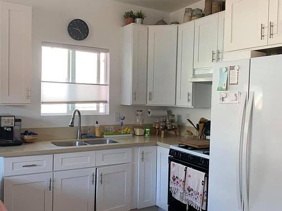 3rd image of 2822 Lincoln Park Ave